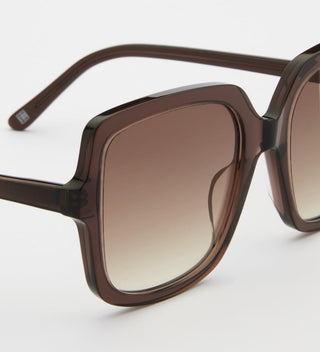 Elara Dark Brown Sonnenbrillen