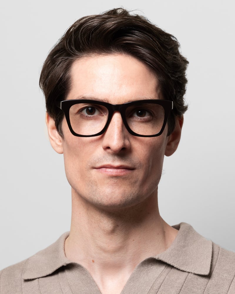 Elin Smoky Hazel Blue Light