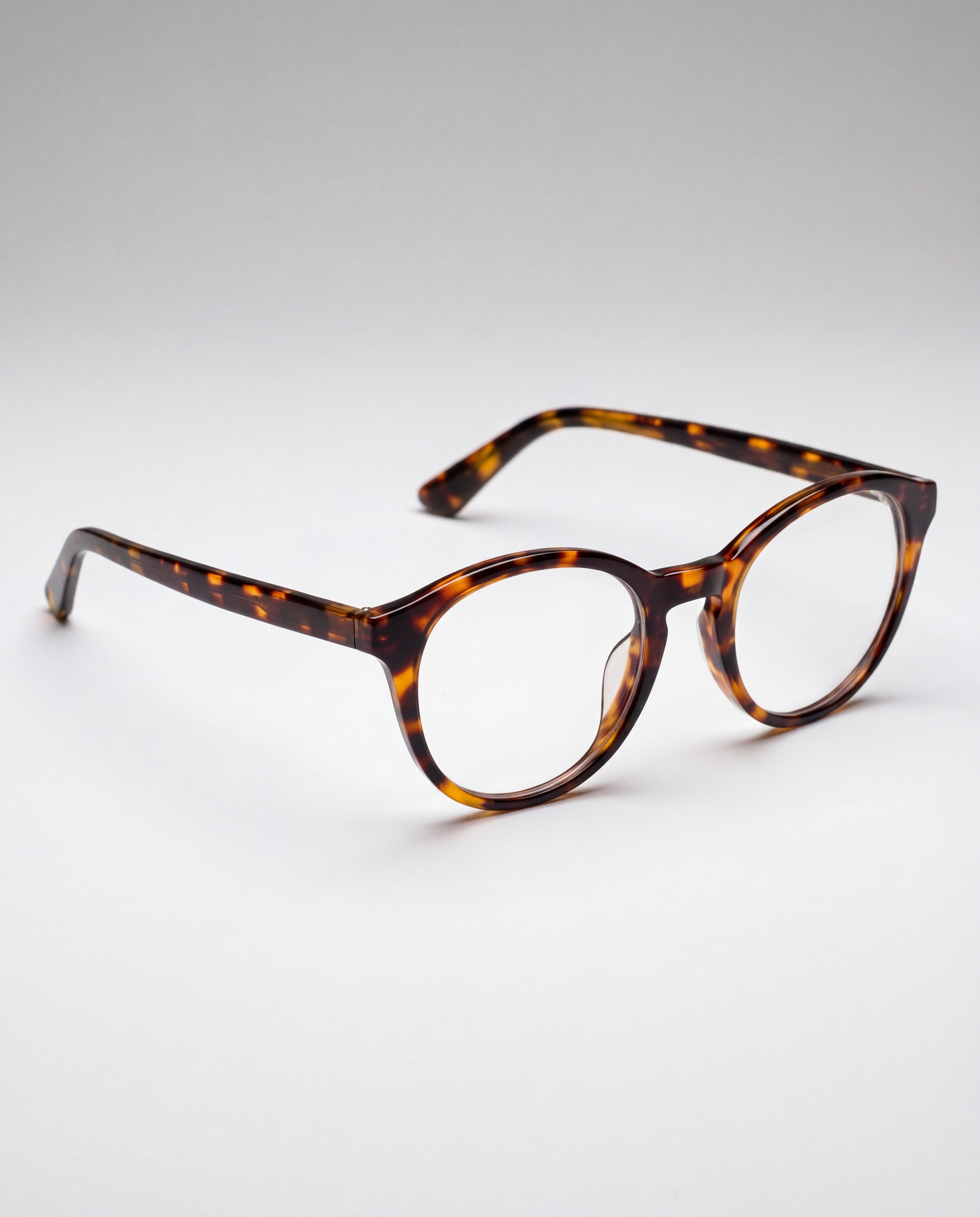 GLAS Jasmin Turtle Brown Blue Light – angle view